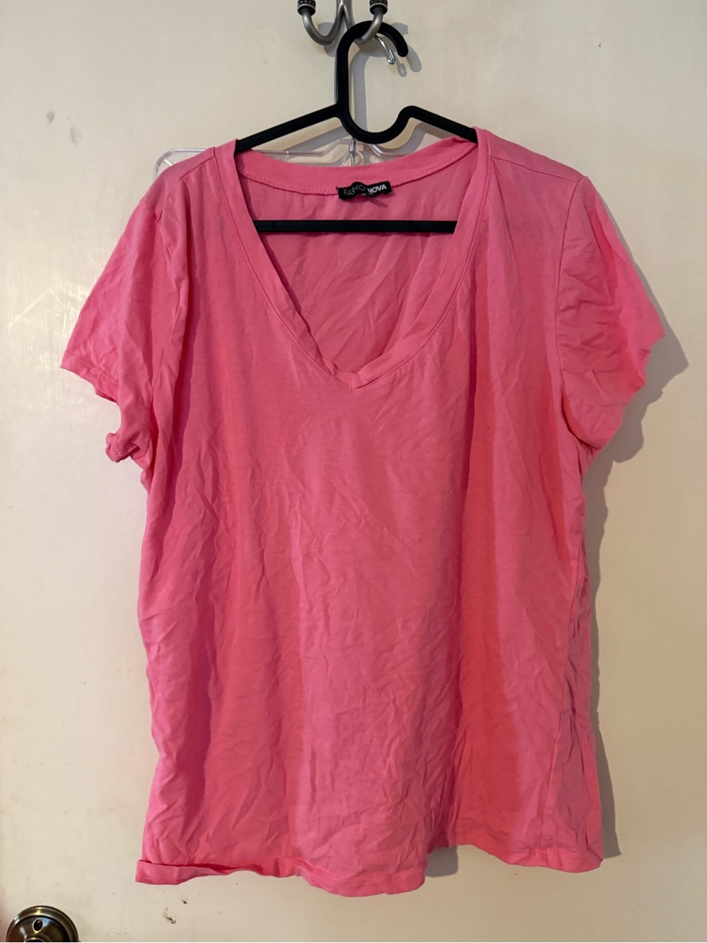 Fashion Nova Pink V-Neck Short Sleeve Tee